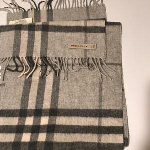 Authentic Burberry scarf-grey and white ***